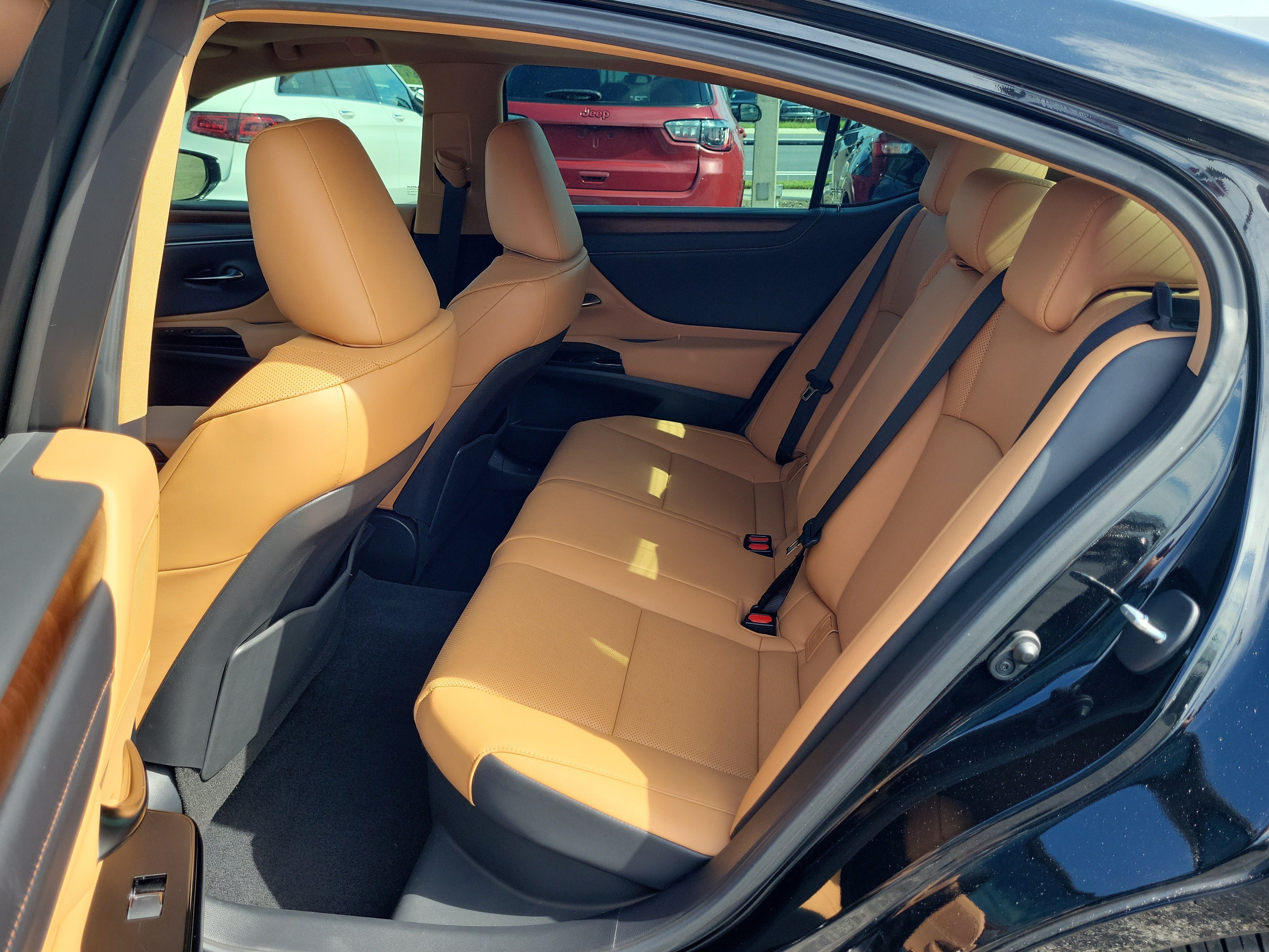 Used 2024 Lexus ES 300h w/ Premium Package FWD image 15