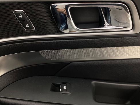 Used 2018 Ford Explorer XLT w/ Equipment Group 201A image 41