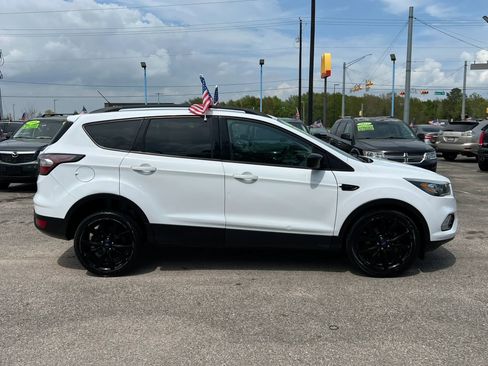Used 2017 Ford Escape SE w/ Equipment Group 201A image 5