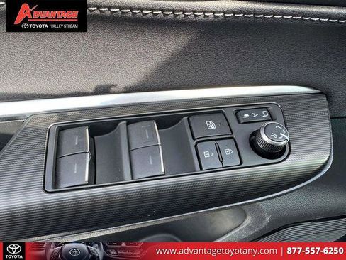 Certified 2023 Toyota Venza XLE AWD/4WD image 21