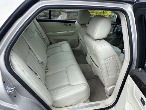 Used 2008 Cadillac DTS FWD image 24
