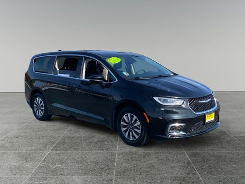 Used 2024 Chrysler Pacifica Limited FWD image 7
