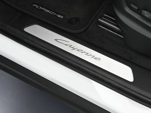 Certified 2025 Porsche Cayenne Coupe AWD/4WD image 16