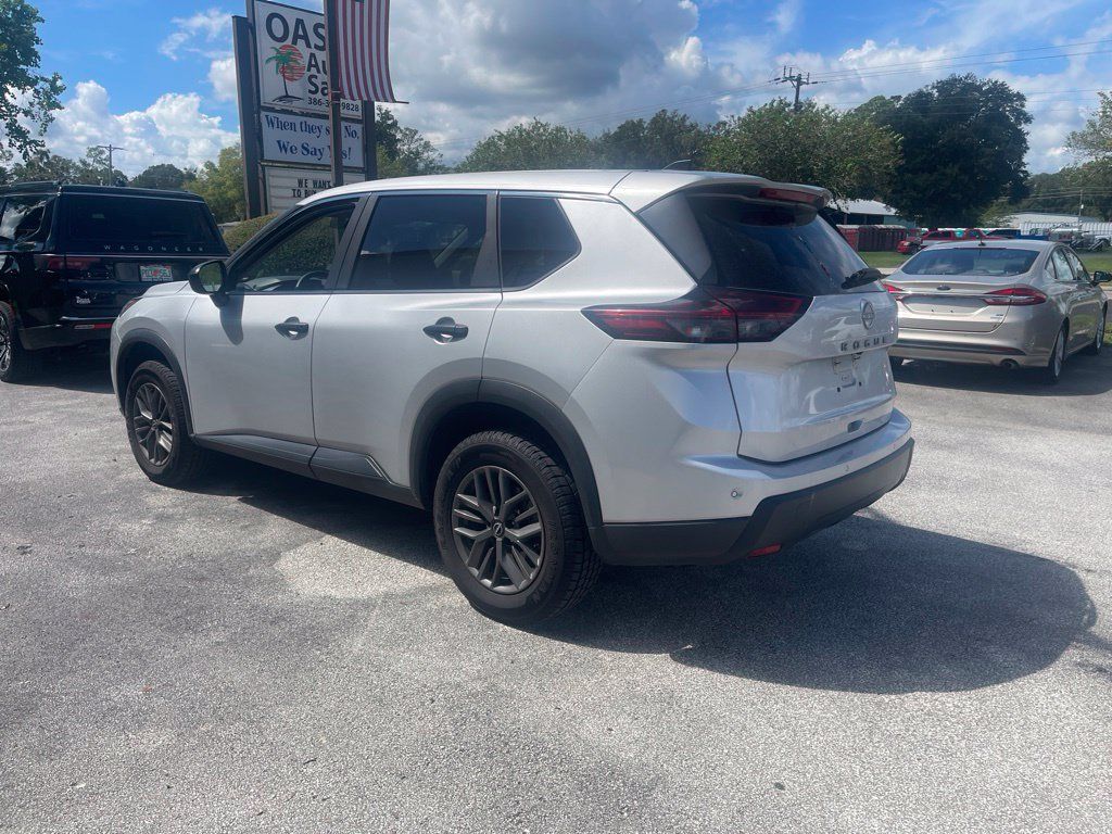 Used 2024 Nissan Rogue S FWD image 5