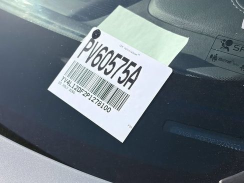 Used 2023 Volvo XC60 B5 Ultimate FWD image 11
