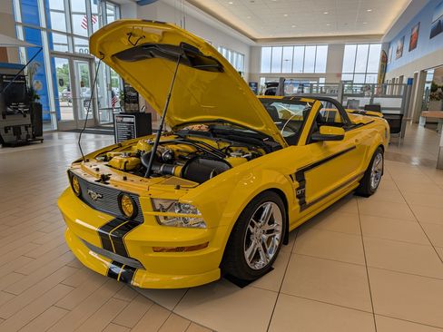 Used 2006 Ford Mustang GT Premium RWD image 3