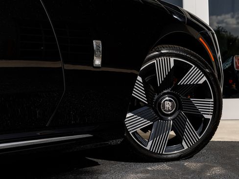 Certified 2025 Rolls-Royce Spectre w/ Spectre Enhancement Package image 16