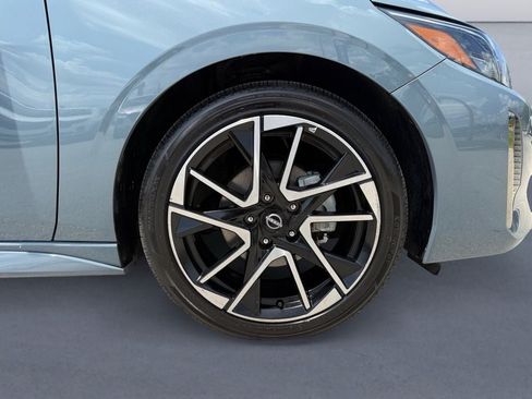 Used 2025 Nissan Sentra SR w/ SR Premium Package FWD image 9