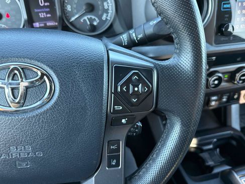 Used 2018 Toyota Tacoma TRD Off-Road w/ Technology Package AWD/4WD image 24