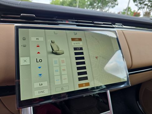 New 2025 Land Rover Range Rover SE image 24