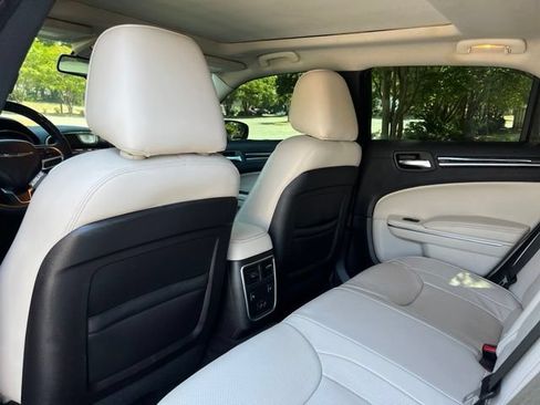 Used 2018 Chrysler 300 Limited AWD/4WD image 15