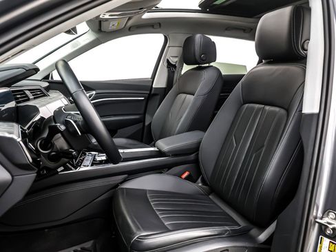 Used 2022 Audi e-tron Premium Plus w/ Premium Plus Package image 17