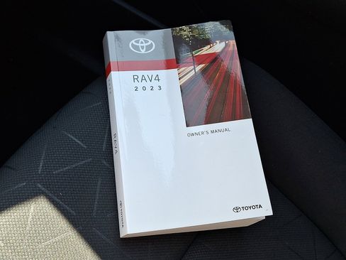 Used 2023 Toyota RAV4 XLE FWD image 25