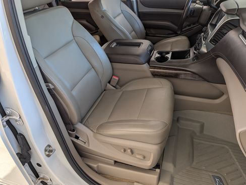 Used 2018 Chevrolet Suburban LT w/ LT Signature Package RWD image 22