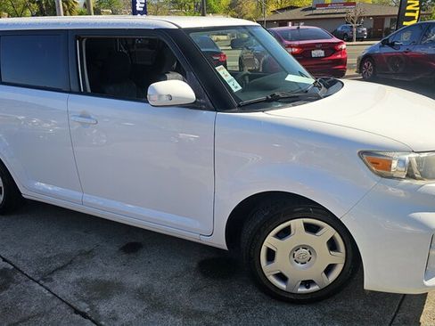 Used 2012 Scion xB FWD image 2
