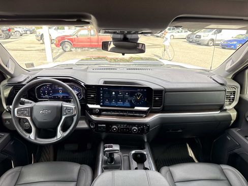 Used 2025 Chevrolet Silverado 1500 LT Trail Boss w/ Convenience Package II image 12