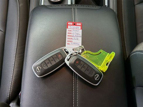 Used 2025 Nissan Pathfinder SL AWD/4WD image 33