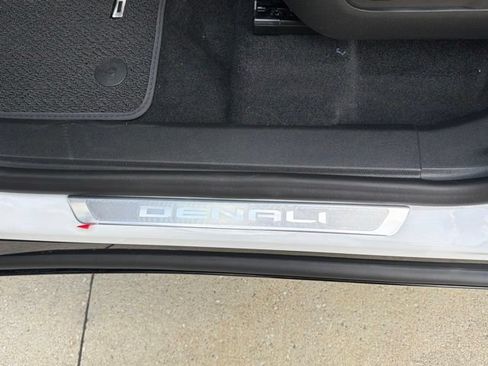 New 2026 GMC Acadia Denali w/ Super Cruise Package AWD/4WD image 13