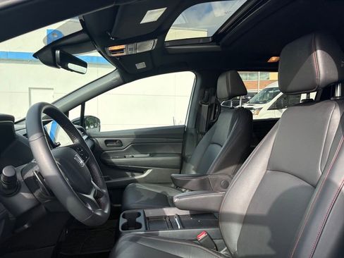 Used 2024 Honda Odyssey Sport image 6