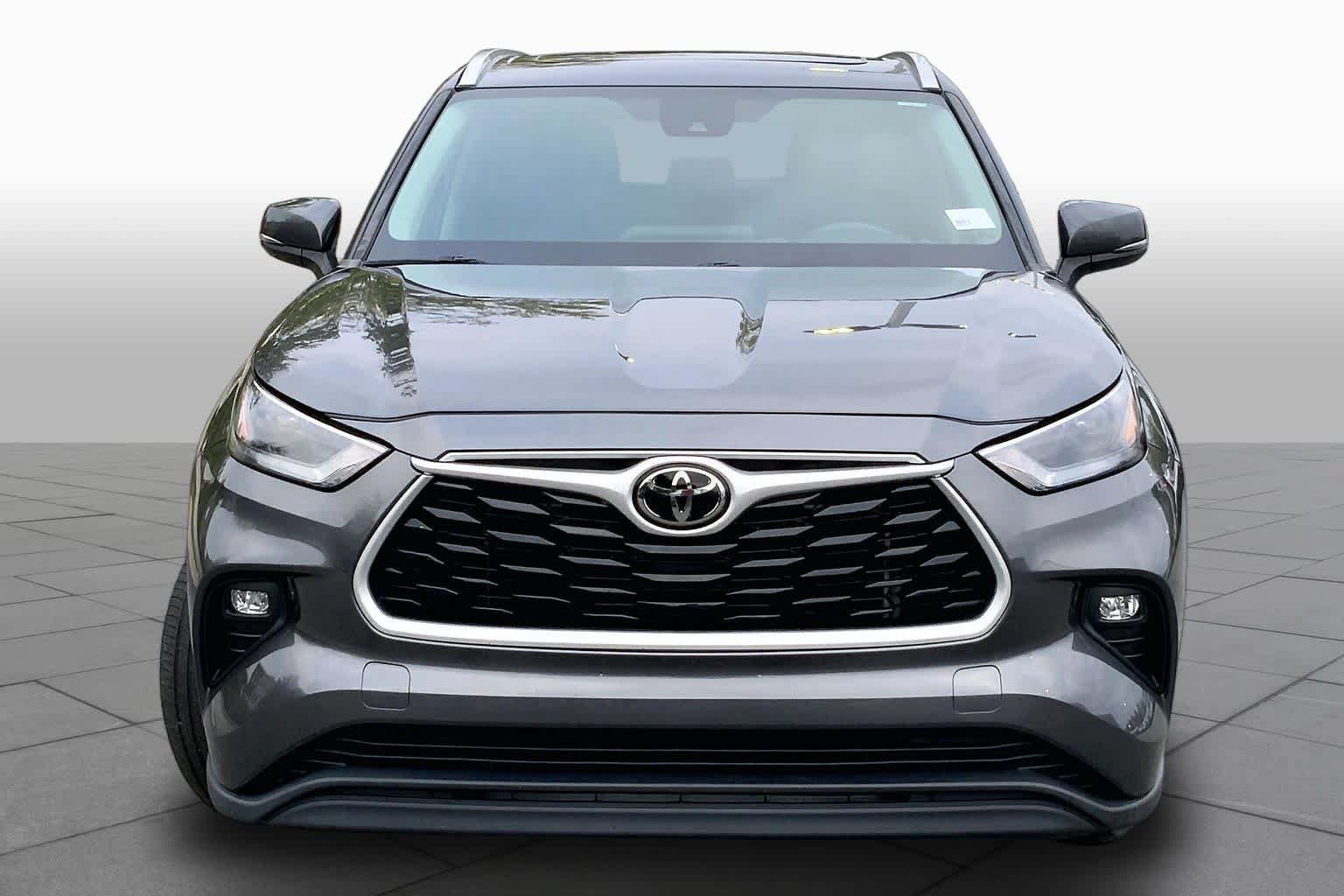 Used 2023 Toyota Highlander XLE FWD image 4