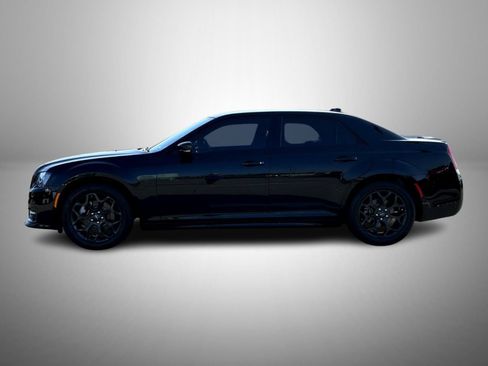Used 2022 Chrysler 300 Touring L w/ Comfort Group AWD/4WD image 8
