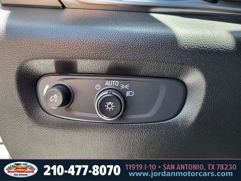 Used 2023 Chevrolet Traverse LT FWD image 25