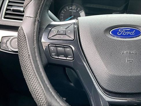 Used 2017 Ford Explorer XLT FWD image 19