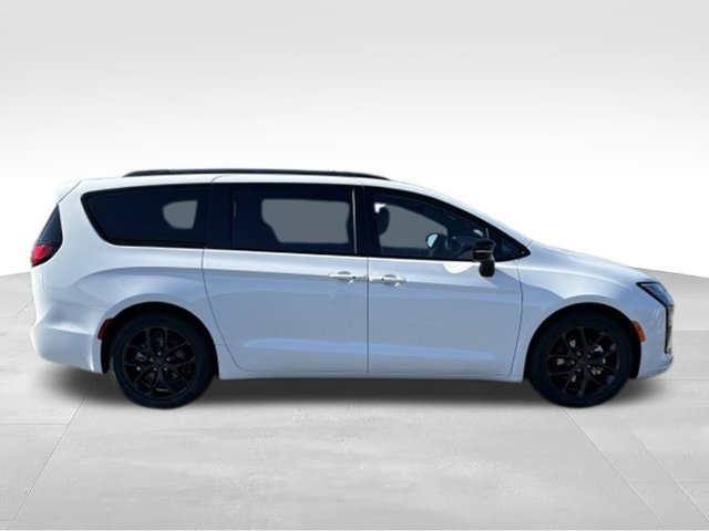 New 2027 Chrysler Pacifica Select FWD image 19