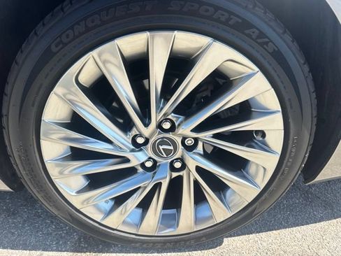Used 2019 Lexus ES 300h w/ Accessory Package 2 FWD image 9