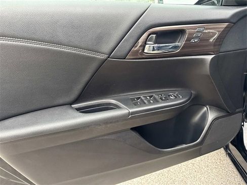 Used 2017 Honda Accord EX-L image 17