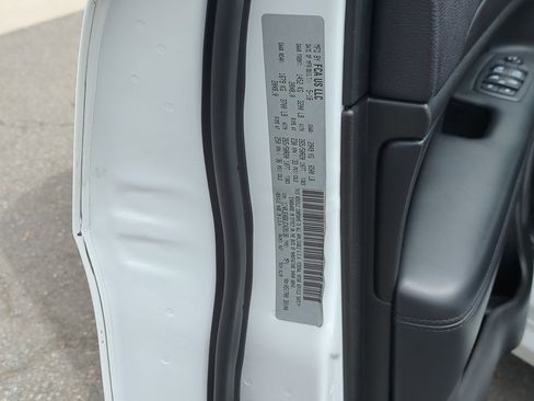 Used 2018 Jeep Grand Cherokee Altitude RWD image 34