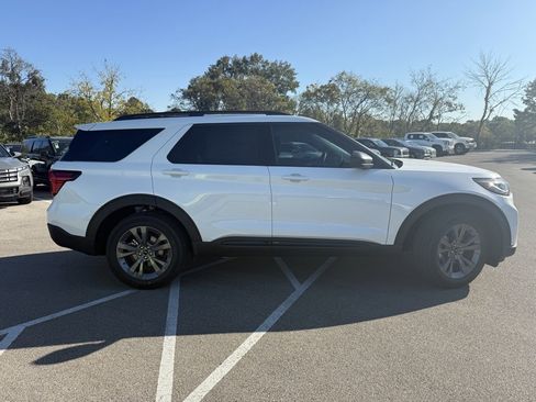 New 2026 Ford Explorer Active w/ Active Comfort Package image 9