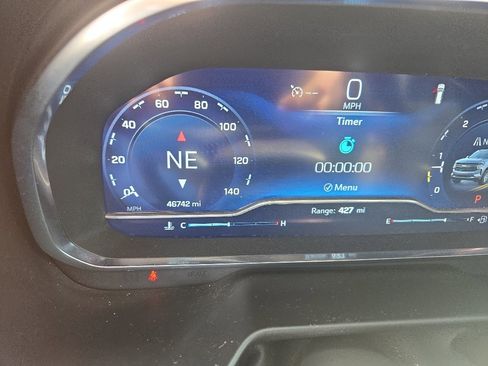 Used 2023 Chevrolet Suburban LT image 3