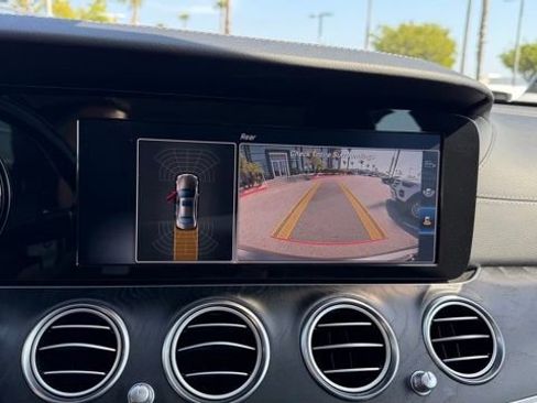 Used 2017 Mercedes-Benz E 300 image 4