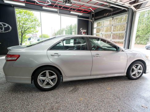 Used 2011 Toyota Camry SE w/ SE Extra-Value Pkg #1 image 4