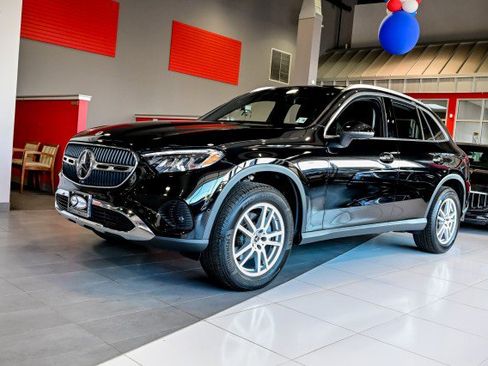 Used 2023 Mercedes-Benz GLC 300 4MATIC image 2
