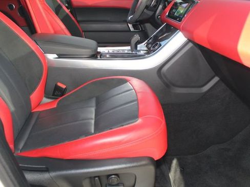 Used 2022 Land Rover Range Rover Sport HST image 3