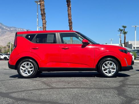 Certified 2023 Kia Soul S FWD image 2
