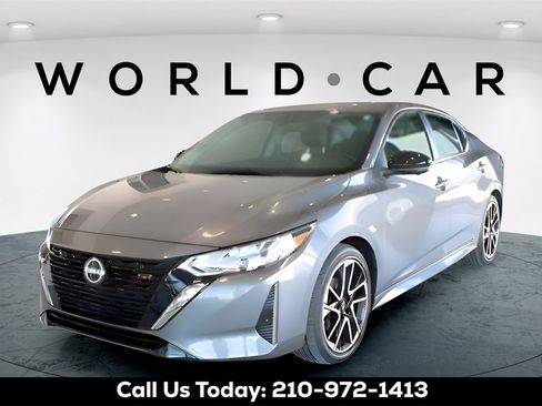 Used 2025 Nissan Sentra SR w/ SR Premium Package image 3