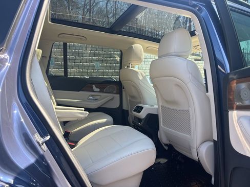 Used 2026 Mercedes-Benz GLS 450 4MATIC image 9