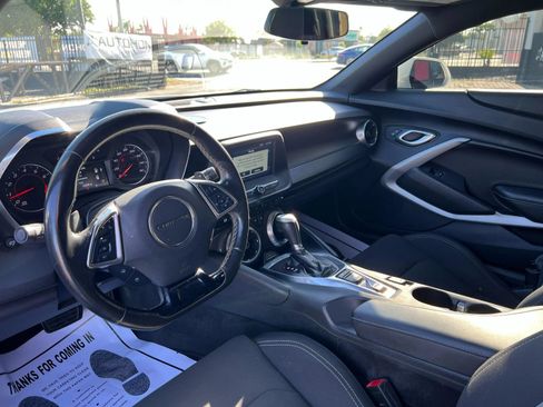 Used 2018 Chevrolet Camaro LT RWD image 17