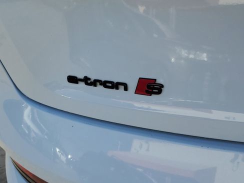 Used 2022 Audi e-tron S Premium Plus w/ 21" Black Optic Package image 6