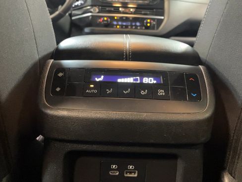 Used 2023 Nissan Pathfinder SV AWD/4WD image 10