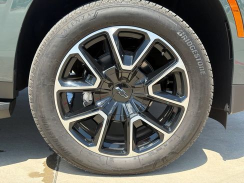 Used 2025 Chevrolet Tahoe RST w/ Advanced Technology Package RWD image 10