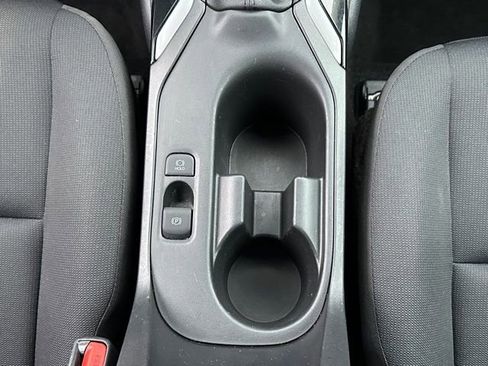 Used 2025 Toyota Corolla LE image 32