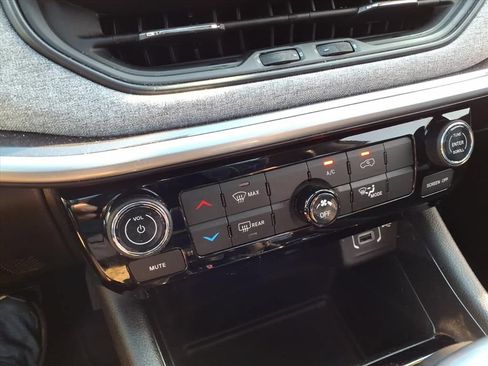 Certified 2022 Jeep Compass Latitude w/ Sun and Sound Group AWD/4WD image 18