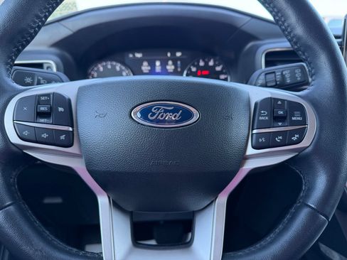 Used 2023 Ford Explorer XLT w/ Equipment Group 202A AWD/4WD image 21