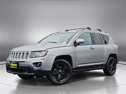 Used 2016 Jeep Compass Latitude image 1
