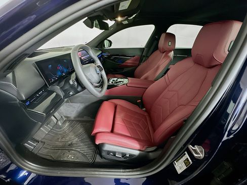 Used 2024 BMW 530i w/ Premium Package RWD image 13