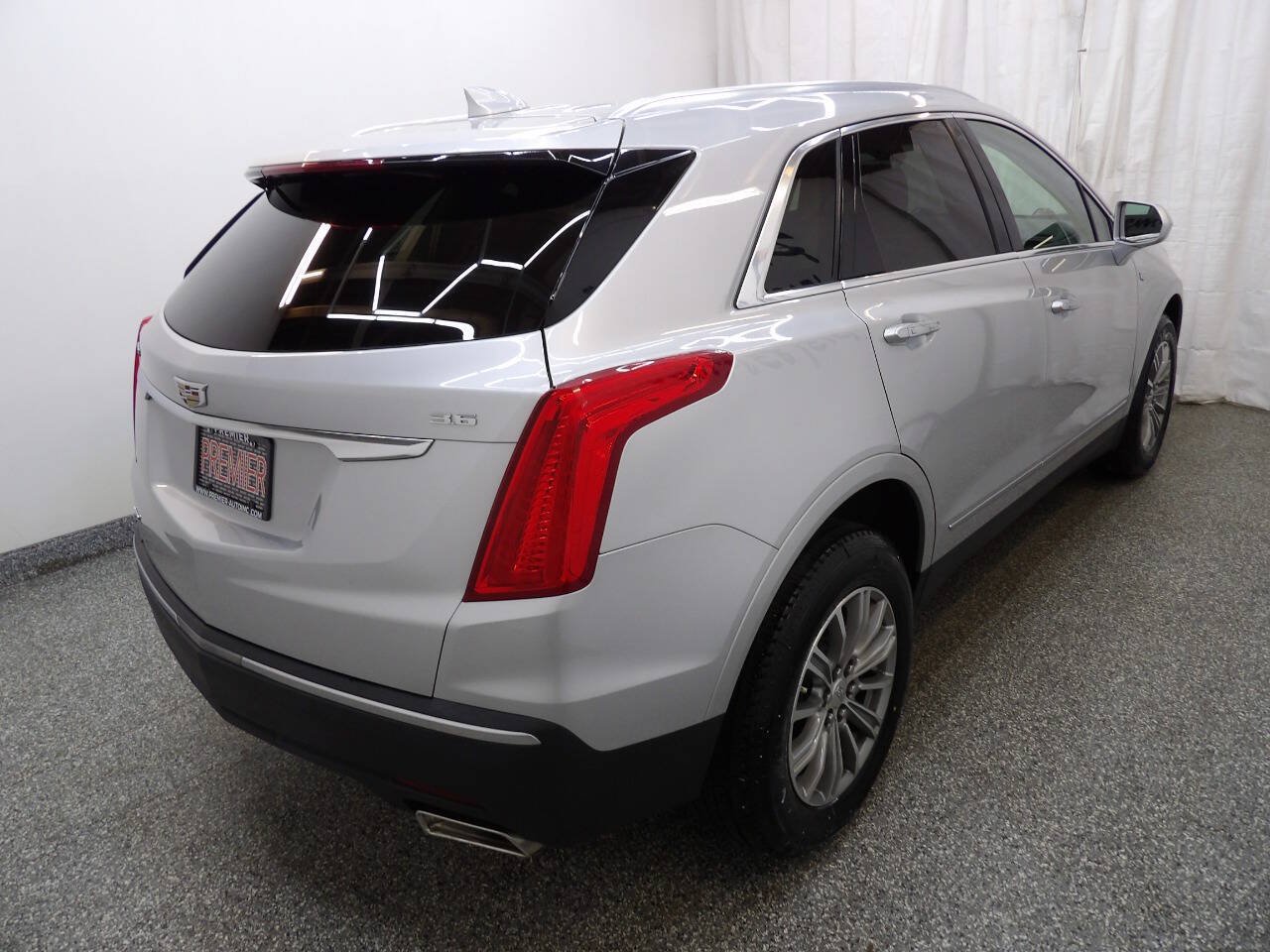 Used 2017 Cadillac XT5 Luxury w/ Driver Awareness Package AWD/4WD image 6